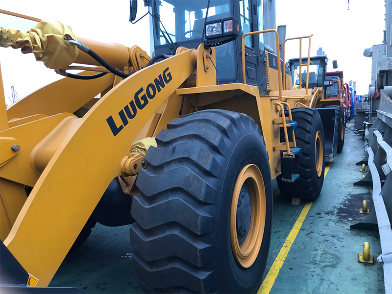 Shanghai Port exports to West Africa: 3 units of loading machinery + 7 units of dump trucks