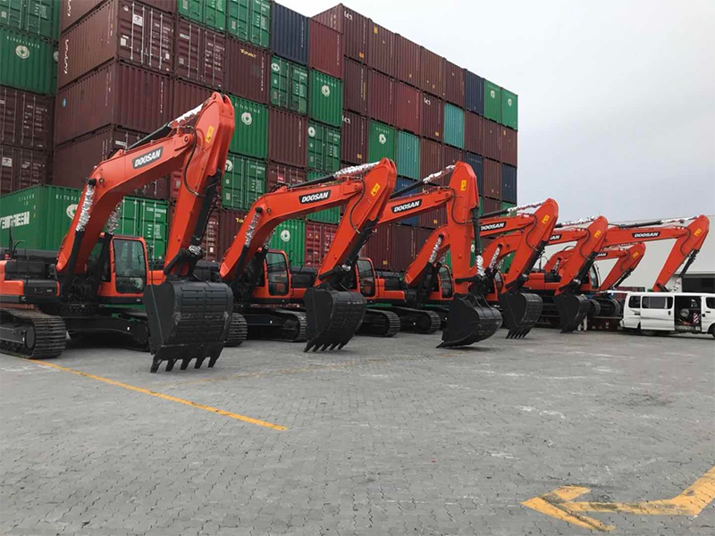 Tianjin Port exports second-hand construction machinery to the Middle East, 2 batches of FR.